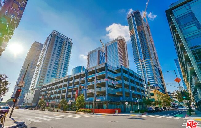 1 bed, 1 bath, 800 sqft, $2,550, Unit 819