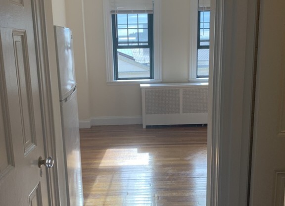 Studio, 1 bath, 350 sqft, $1,500, Unit 84