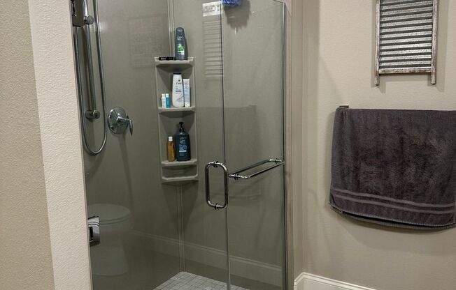 1 bed, 1 bath, 871 sqft, $1,600, Unit 232