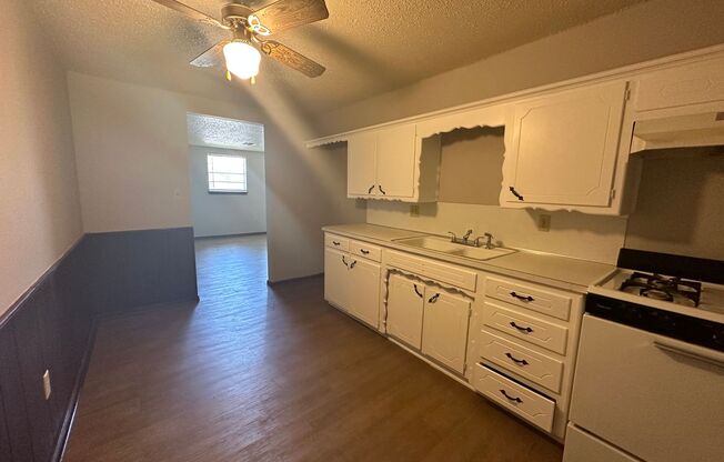 2 beds, 1 bath, $845