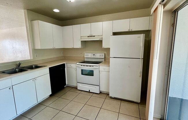 2 beds, 2 baths, $1,500, Unit 7