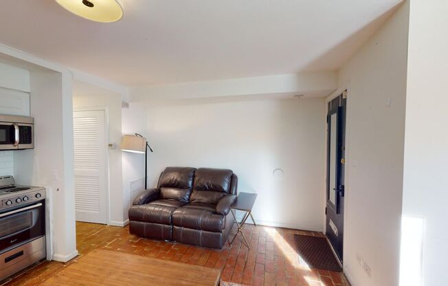 Charming 1 BR/1 BA Apartment in Capitol Hill!