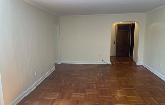 1 bed, 1 bath, 768 sqft, $1,385, Unit Royal York 112