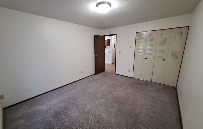 1 bed, 1 bath, 630 sqft, $695, Unit 33