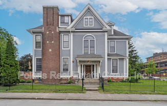 101 E 14 ST