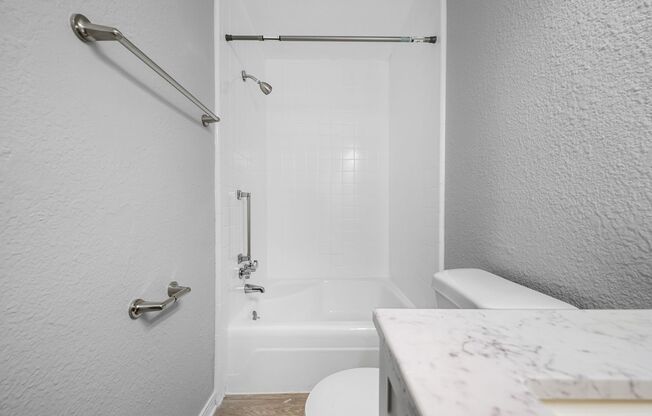 2 beds, 1 bath, 740 sqft, $1,395, Unit 211