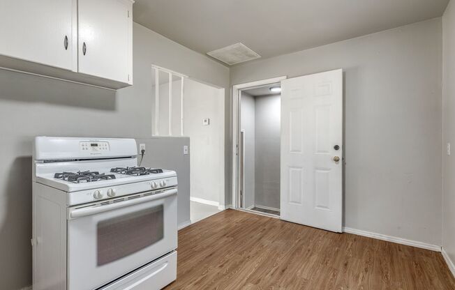 3 beds, 1 bath, $985