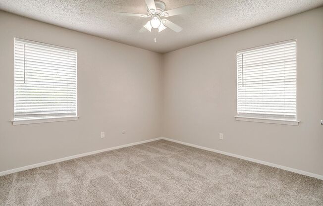 2 beds, 1 bath, 878 sqft, $1,150, Unit 338 W Mustang