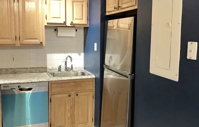2 beds, 1.5 baths, 980 sqft, $2,595, Unit A104