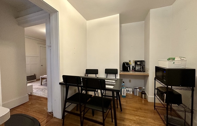 3 beds, 1 bath, 1,000 sqft, $5,500, Unit 14