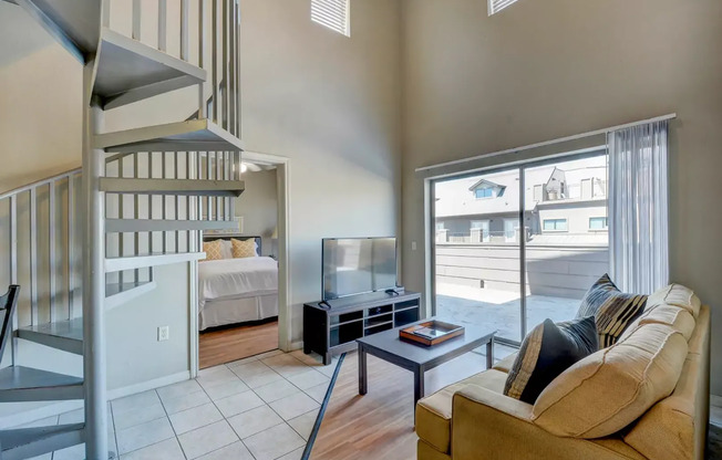 3 beds, 2 baths, 899 sqft, $2,395, Unit 607