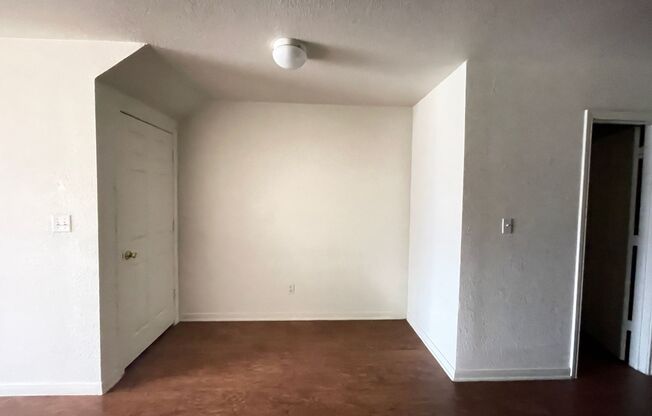 3 beds, 2 baths, 1,199 sqft, $925