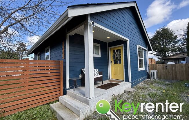 Fully Furnished ADU in the heart of Tacoma!