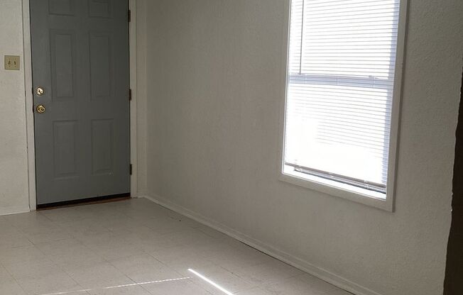 Spacious Vintage 3 Bed 1 Bath!