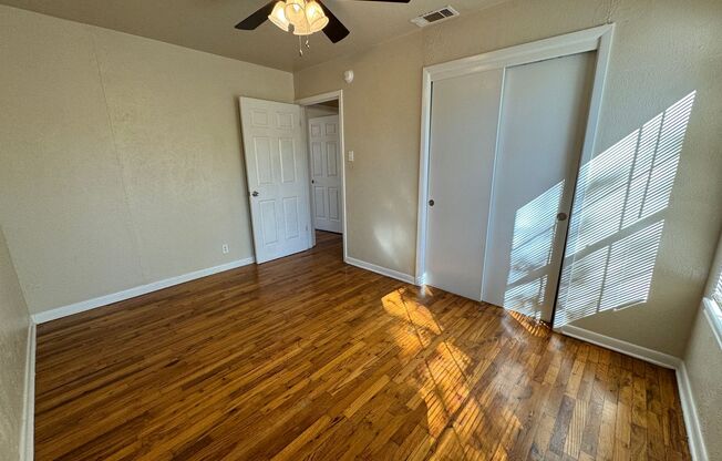 3 beds, 1 bath, $1,100