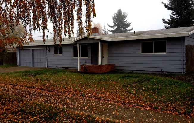 Modern 3 Bedroom Home near Auburn Elementary with Double Garage