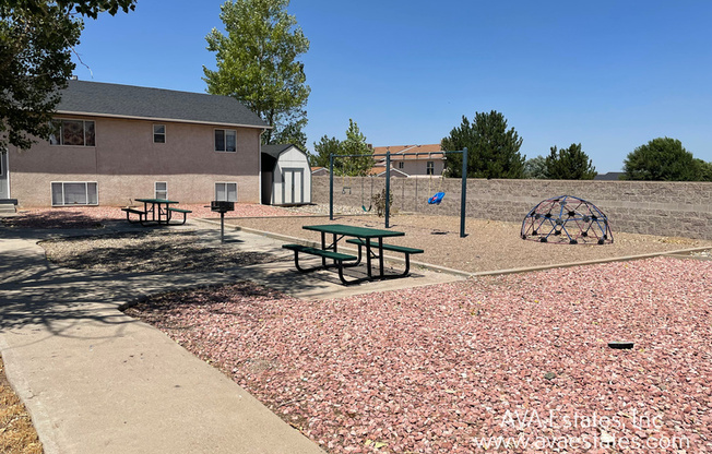 745 E LAPORTE DR