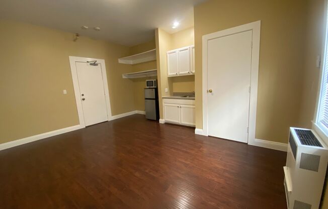 Studio, 1 bath, 220 sqft, $1,025, Unit 134