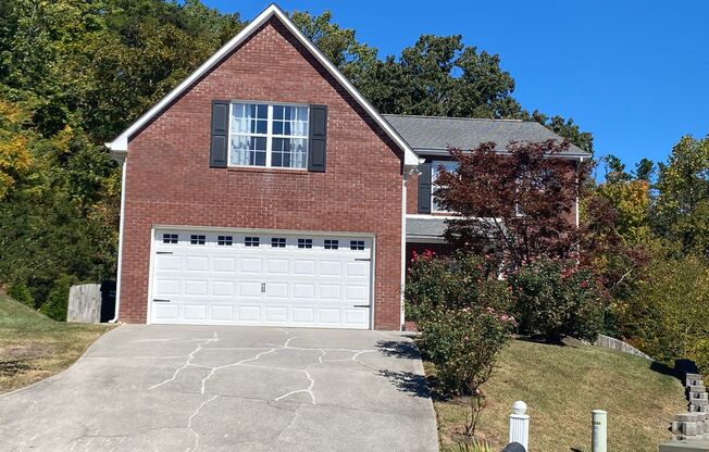 Knoxville 37931 - 4 bedroom, 2.5 bath home - Contact Susan Calabrese (865) 591-9204