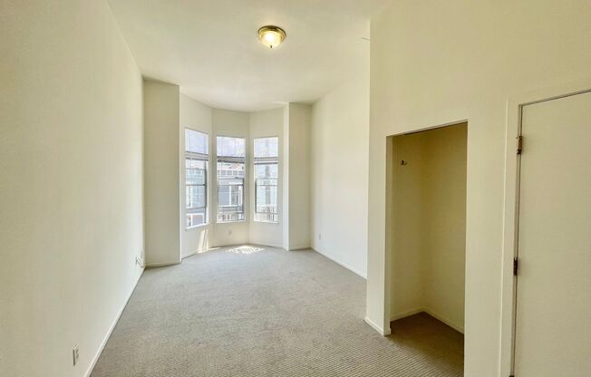 Spacious Hayes Valley Studio! New Carpeting, Laundry, Parking - PROGRESSIVE