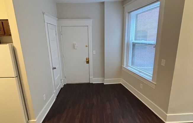 1 bed, 1 bath, 614 sqft, $850, Unit 4