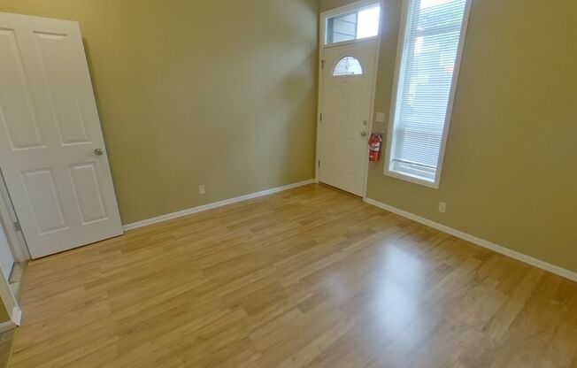 2 beds, 1 bath, $1,600, Unit 9