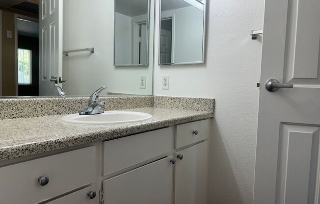 2 beds, 1 bath, 875 sqft, $2,400, Unit 56