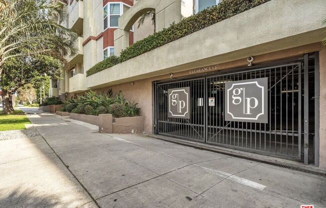 2 beds, 1 bath, 979 sqft, $2,850, Unit 122