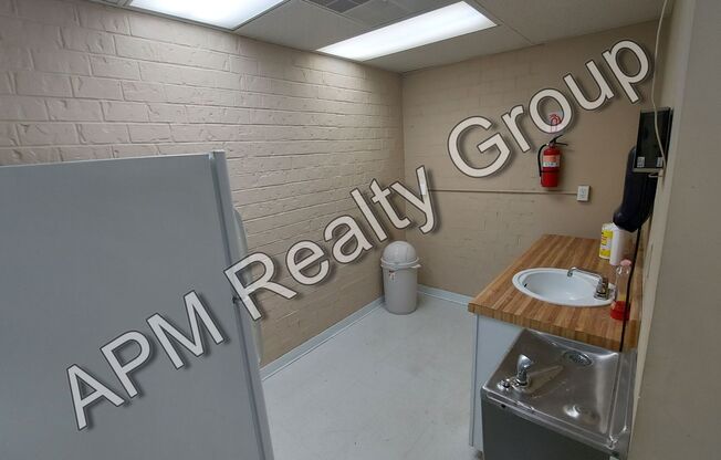 Private office space with move in special!