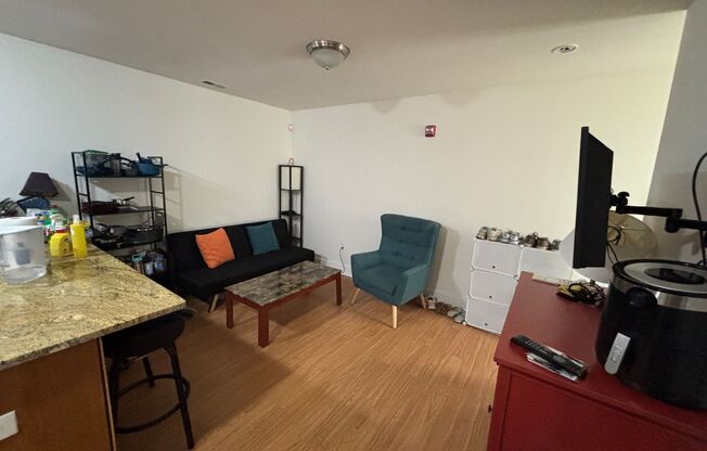 3 beds, 3 baths, 787 sqft, $1,875, Unit Unit 10