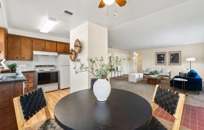 Adorable 2/1 Half-Plex w/Garage!  MUST SEE!!  Please read entire ad for viewings