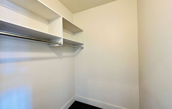 Studio, 1 bath, 500 sqft, $995, Unit 402-305