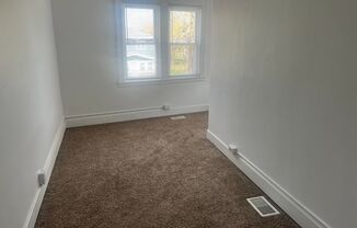 3 beds, 1 bath, $1,200, Unit 2