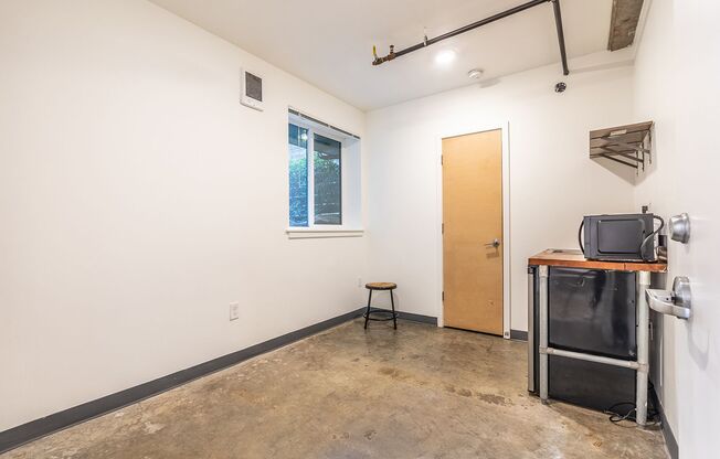 Studio, 1 bath, 160 sqft, $875