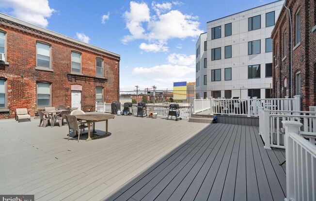 2 beds, 2 baths, 988 sqft, $2,100, Unit 215