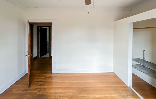 2 beds, 1 bath, 845 sqft, $1,735, Unit 3925-3E