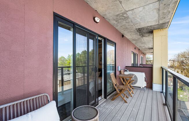 Studio, 1 bath, 398 sqft, $1,350, Unit 504