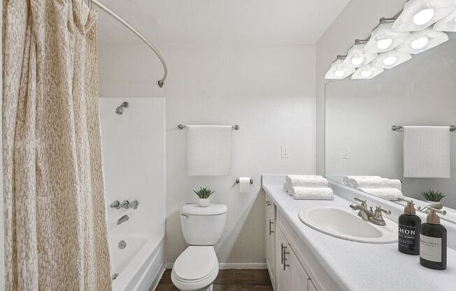 2 beds, 1 bath, 800 sqft, $1,249, Unit 68