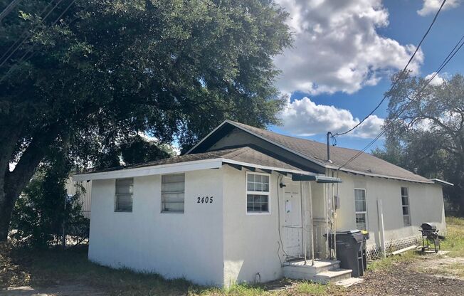 3BR/1BA with HUGE Backyard, Laminate Wood Floors, Lots of Living Space!