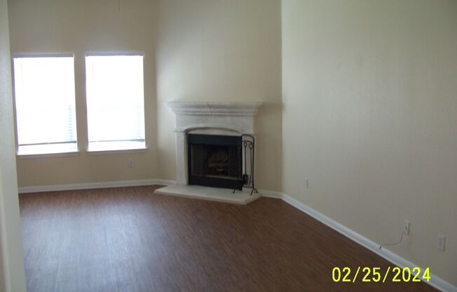 Excellent 4 bedroom in Hutto that shows like new