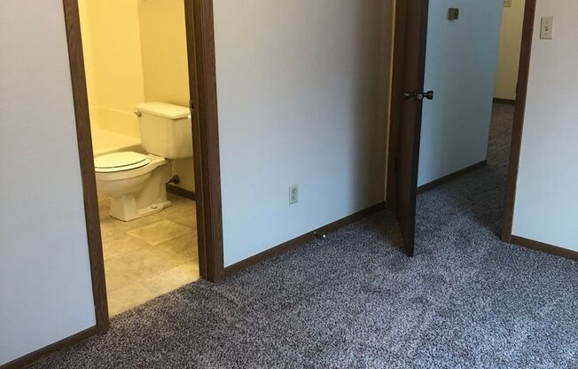 1 bed, 1 bath, 580 sqft, $650, Unit 1460-13