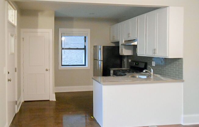 2 beds, 1 bath, 1,105 sqft, $2,595, Unit 2211-1