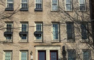 Delightful One Bedroom in the Palisades W/Private Patio, Off Street Parking, Updated Kitchen & More!