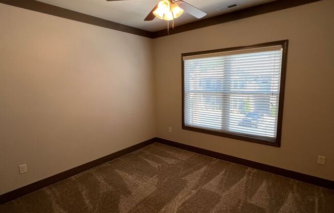 2 beds, 2 baths, 1,052 sqft, $1,045, Unit 82