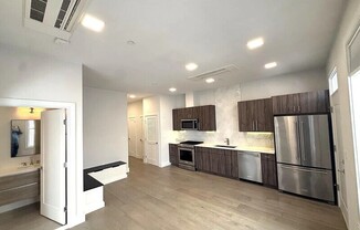 24 RUSH ST