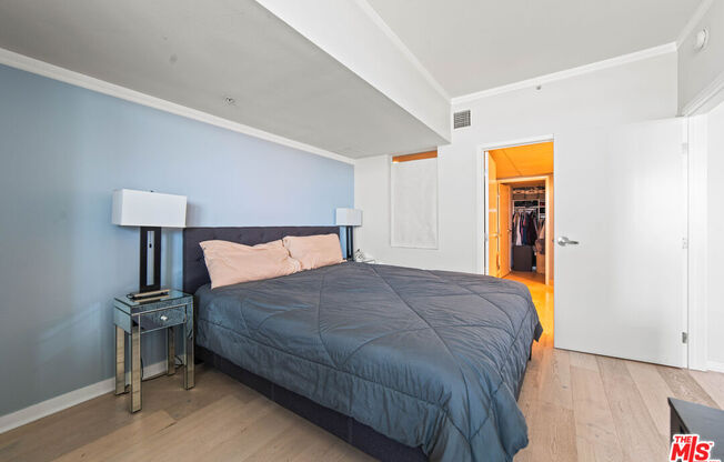 1 bed, 1.5 baths, 993 sqft, $4,700, Unit 720