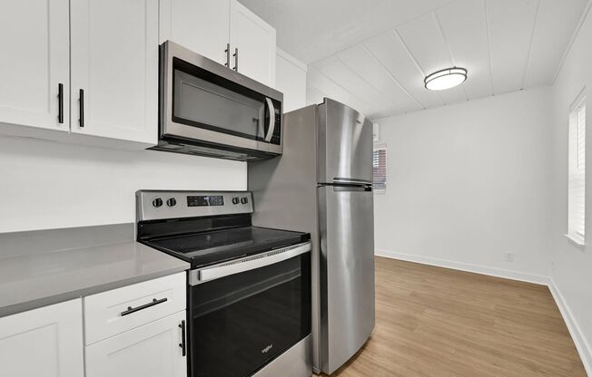 1 bed, 1 bath, $1,100, Unit 714