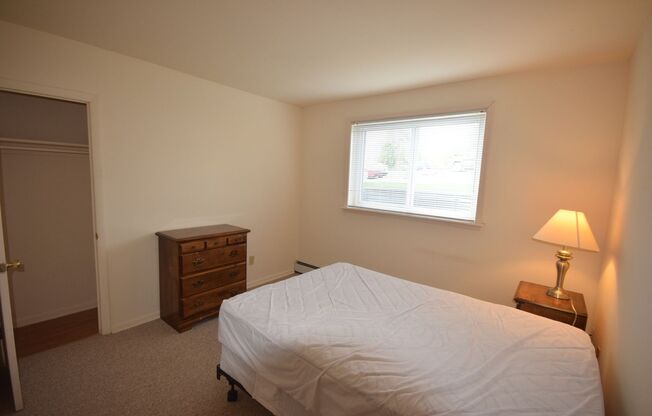 2 beds, 1 bath, 874 sqft, $1,445, Unit L-13