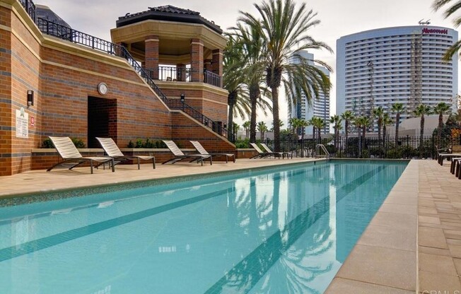 500 W Harbor Dr