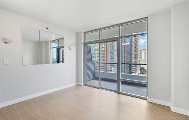 2 beds, 1 bath, $3,000, Unit # 1003